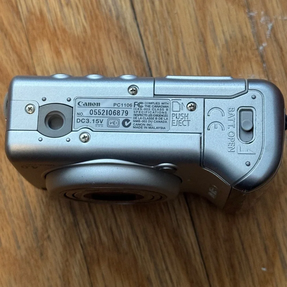 Canon PowerShot A520 Digital Camera 4.0MP 4x Zoom Silver PC1106 For Parts Repair - Picture 4 of 7